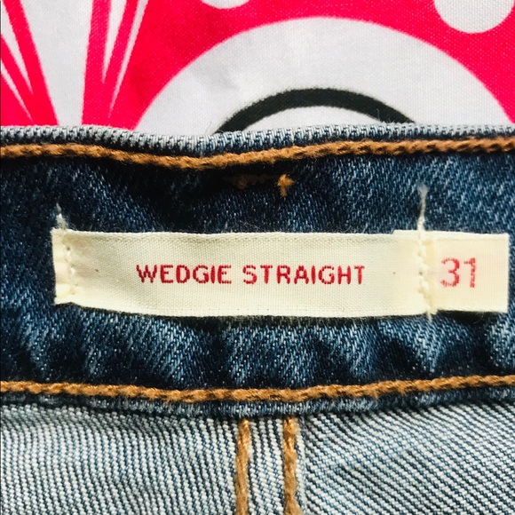 Levi’s Wedgie Fit Ruffle Hem Cropped Jeans - Picture 8 of 12